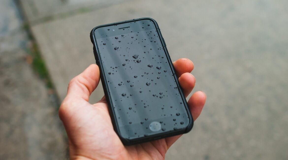 Jak zabezpieczyć telefon przed wodą?
